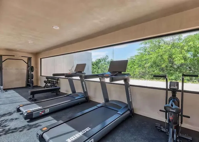 Casa de férias Chic Jungle 1br Balcony Priv Pool Steam & Gym *