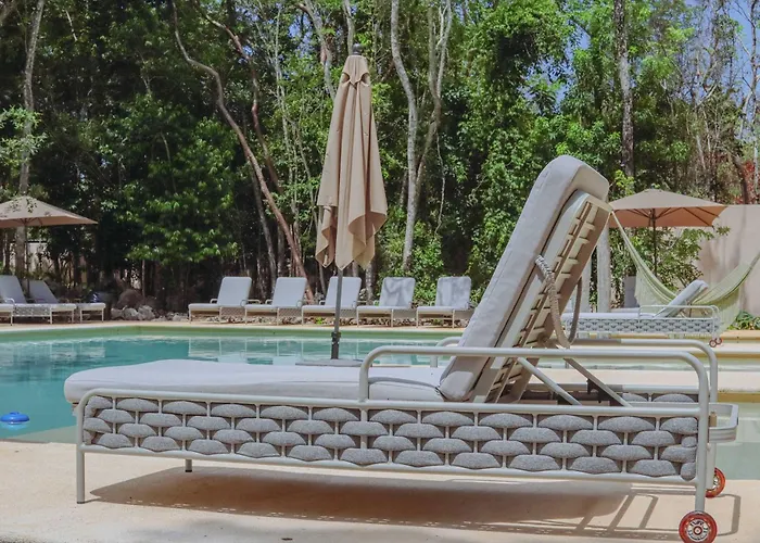 Chic Jungle 1br Balcony Priv Pool Steam & Gym