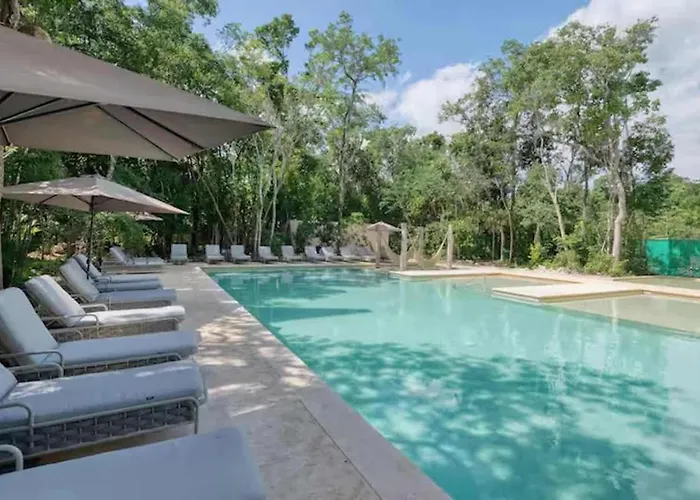 Chic Jungle 1br Balcony Priv Pool Steam & Gym Casa de férias